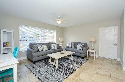 Canal 309 - Right In Siesta Key Village!