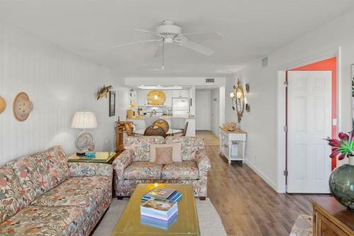 Spectacular Gulf Front Residence In Exclusive Sanibel Surfside