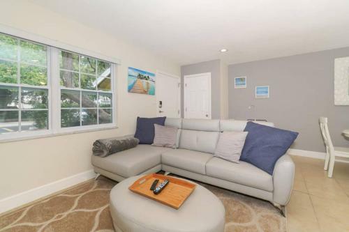 Lovely Cottage - Close To Siesta, Shops & Dining