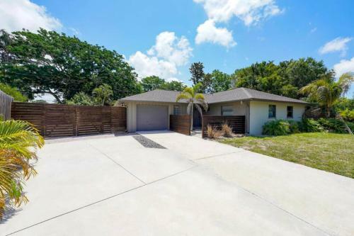 Pool Home - Close To Beaches, Restaurants & More!