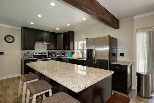 Pool Home - Close To Beaches, Restaurants & More!
