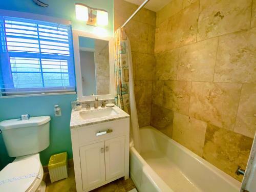 Coral Skies Over Siesta Key - Spacious One Level, Pet Friendly With A Pool!