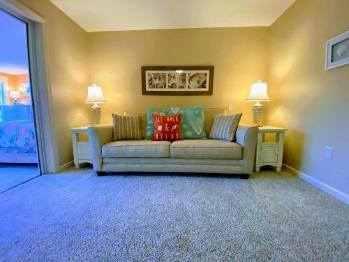 Coral Skies Over Siesta Key - Spacious One Level, Pet Friendly With A Pool!