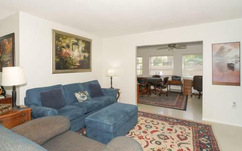 Short Distance To Beach, Shopping And Restaurants!