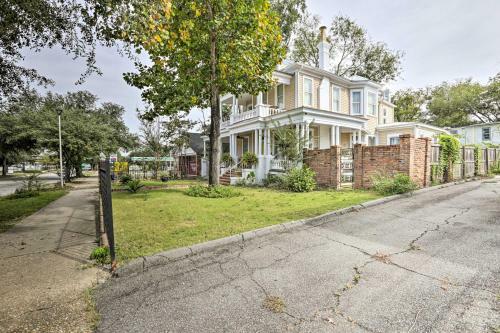 Central Albany Home With Covered Porch And Patio!