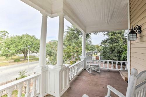Central Albany Home With Covered Porch And Patio!