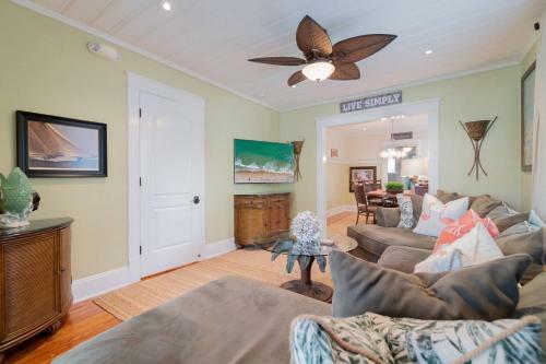 Bahama Breeze Bungalow Vacation Rental