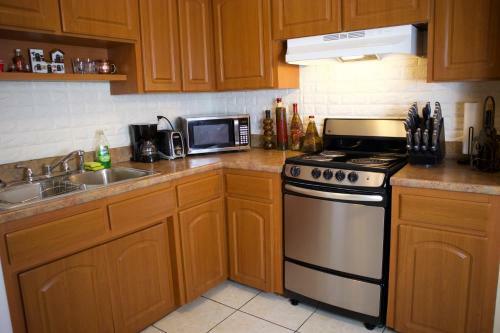 Great Location Near Downtown & Airport