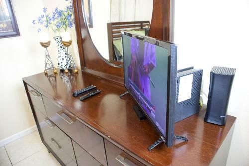 Great Location Near Downtown & Airport
