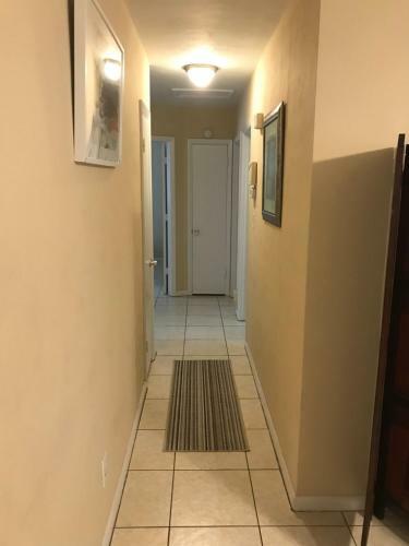 Great Location Near Downtown & Airport
