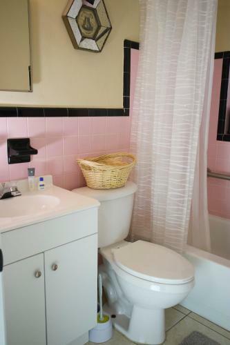 Great Location Near Downtown & Airport