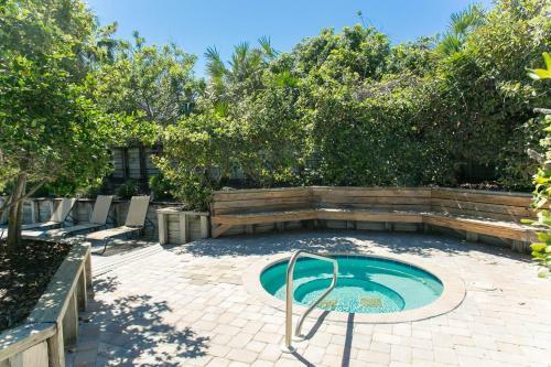 Hibiscus E204 Free Activities, Oceanfront, Wifi, 3 Pools