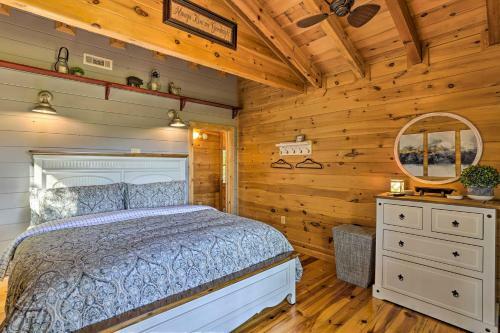 Lovely Log Cabin And Bunkhouse With Views And Yard!