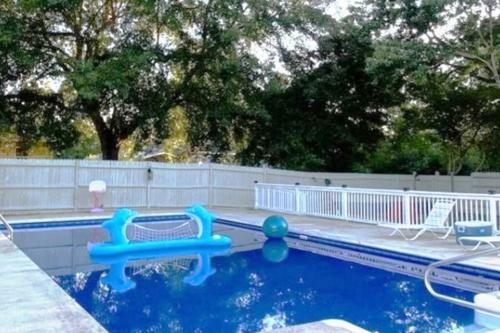 Pool!, East Atlanta Stay, Sleeps 10!