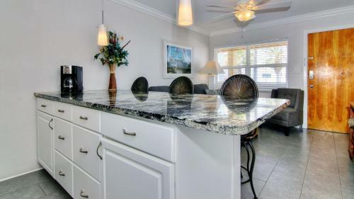 Harbor House North 25 By Teeming Vacation Rentals