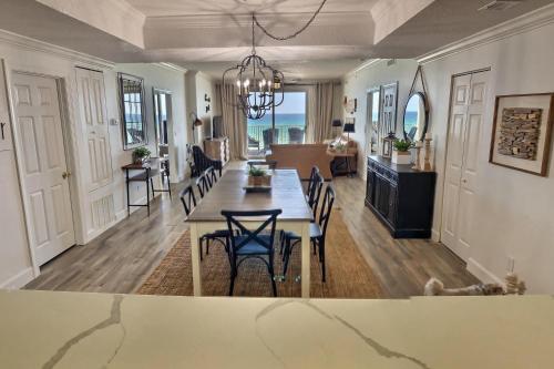 Apartamento Barefoot Bliss - Beachfront Condo - Sleeps 14