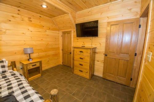 Christmas Lodge-secluded Near Downtown Blue Ridge
