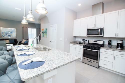 Villa 4 Br 4 Ba Self Check-in Close To Disney Theme Parks