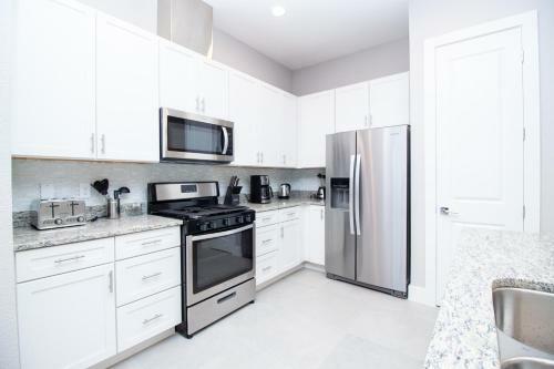 Villa 4 Br 4 Ba Self Check-in Close To Disney Theme Parks