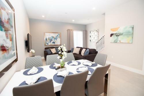 Villa 4 Br 4 Ba Self Check-in Close To Disney Theme Parks