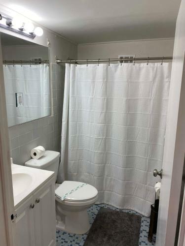 High Floor Traditional Style Studio With Balcony In Downtown Atl
