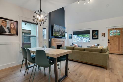 Elegant City Getaway With King Beds And Luxe Bath!