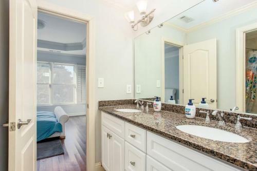 Beautiful 5br 5ba With Hot Tub In Sandy Springs