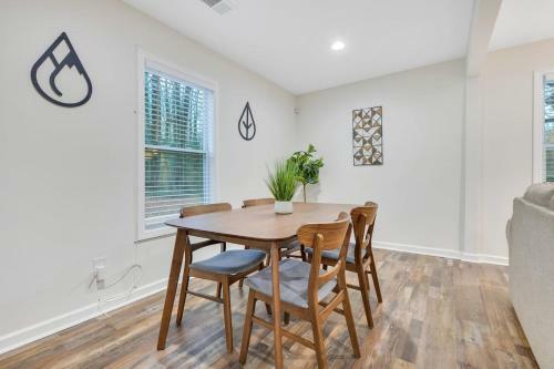 Peaceful And Private Large Atl Wooded Retreat