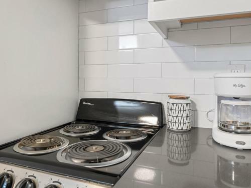 Apartamento Colorful Studio With Queen Bed, City Walkable!
