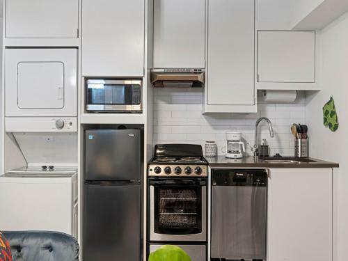 Apartamento Colorful Studio With Queen Bed, City Walkable!