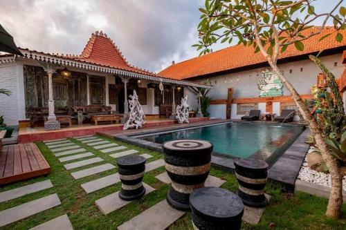 Hostal Lebak Asri Antique Joglo House