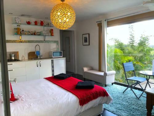 Hostal The Golden Retreat Pool House