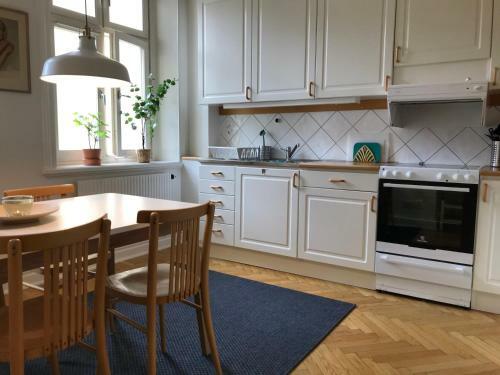 Classic & Light 2 Room Apartment In Sofo, 60 Sqm