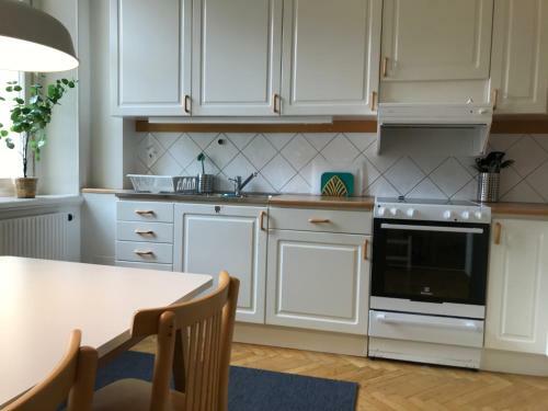 Classic & Light 2 Room Apartment In Sofo, 60 Sqm