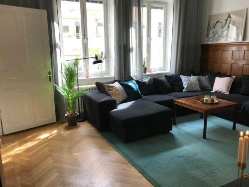Classic & Light 2 Room Apartment In Sofo, 60 Sqm
