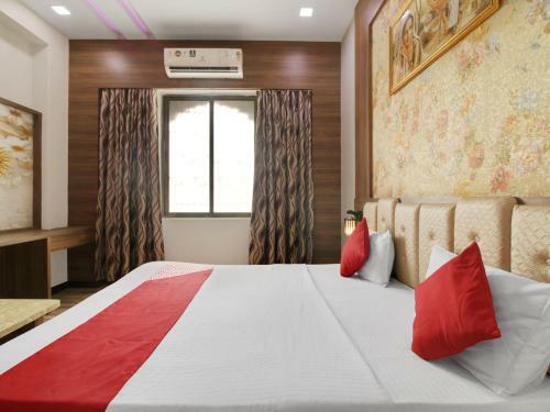 Oyo 27790 Hotel Adhiraj Palace
