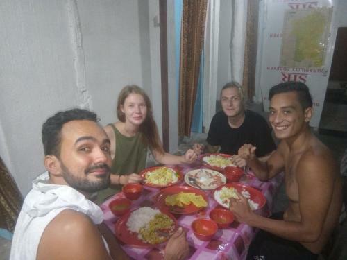 Atathi Niwas Guest House For Backpackers And Travellers