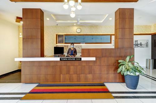 Hotel Townhouse Oak Sharoz Residency