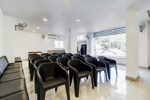 Hotel Townhouse Oak Sharoz Residency