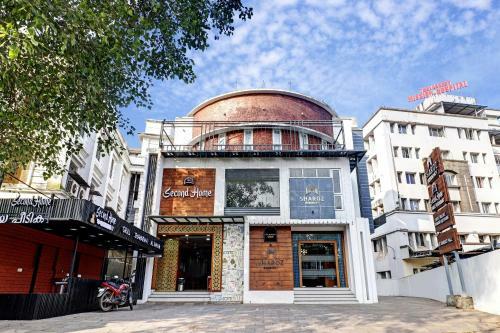 Hotel Townhouse Oak Sharoz Residency