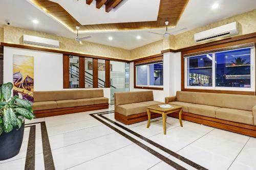 Hotel Townhouse Oak Sharoz Residency