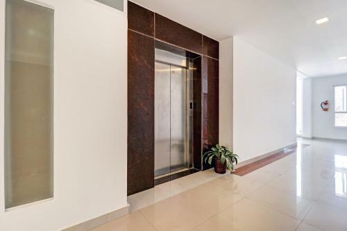 Hotel Townhouse Oak Sharoz Residency