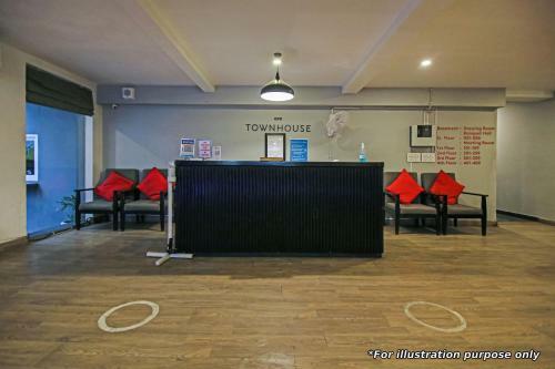 Hotel Townhouse Oak Sharoz Residency