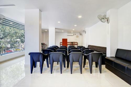 Hotel Townhouse Oak Sharoz Residency