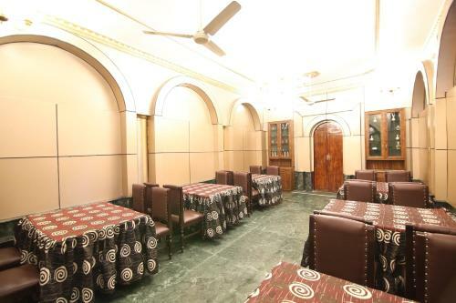 Capital O 37894 Hotel International