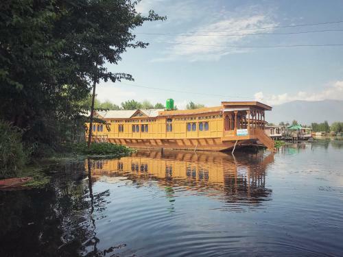Houseboat Sea Queen, Dal Lake