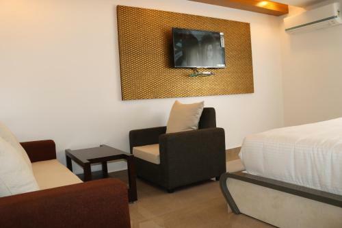 Hotel Cs Arunachala Residency
