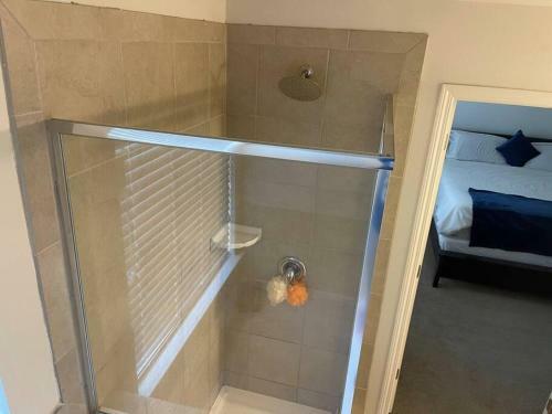Luxury & Spacious Getaway W/king Bed & Pool Table