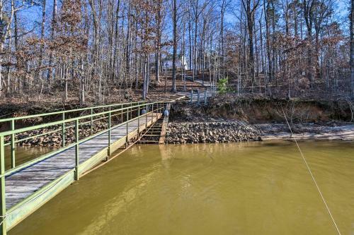 Lavonia Lake House With Private Dock And Bonfire!