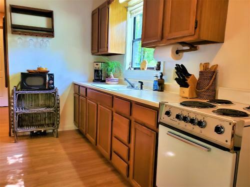 Mountain Laurel Cottage At Hearthstone Cabins And Camping - Pet Friendly